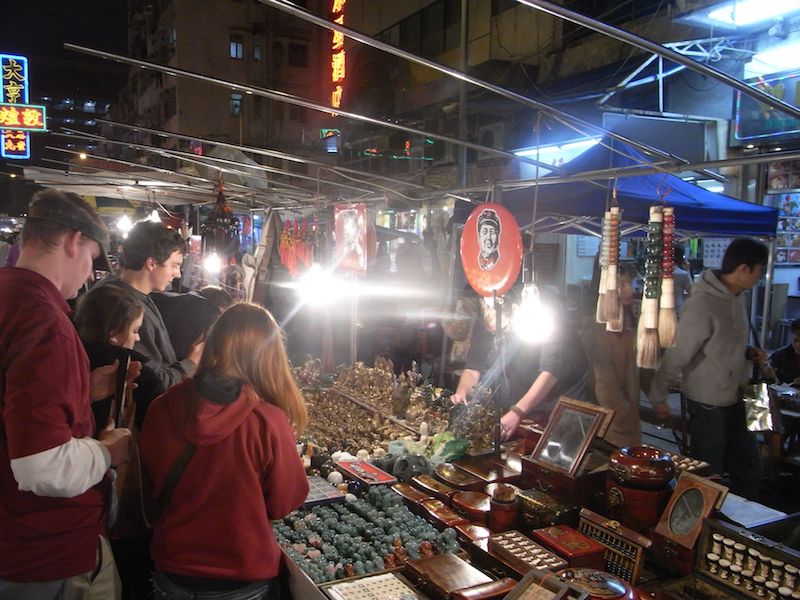 廟街（ミウガイ）のナイトマーケット