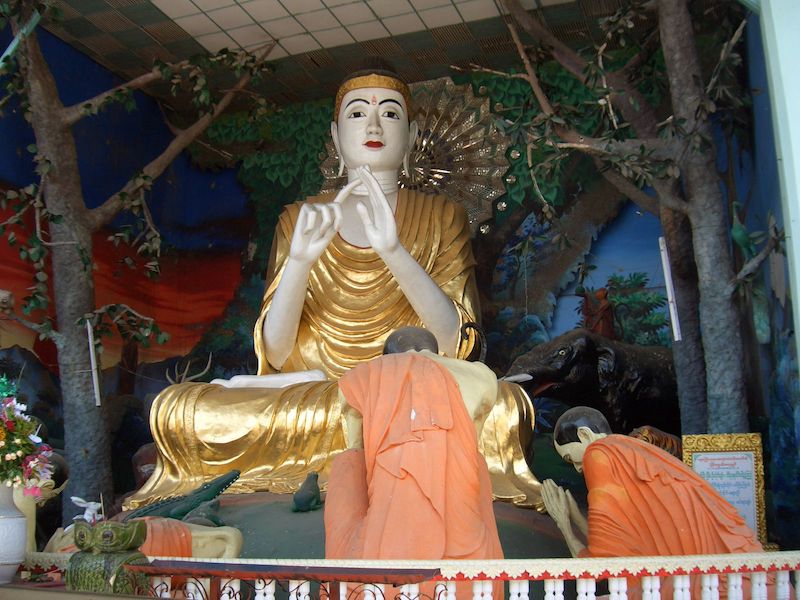 仏教神話を再現している