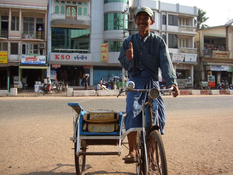ミャンマーの昔ながらの移動手段であるサイカー