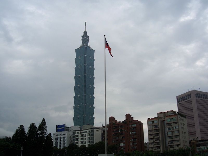 国父記念館の敷地から台北１０１が見える