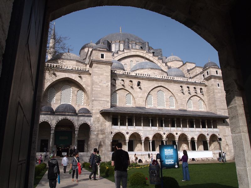 スレイマニエ・ジャーミィ - トルコ建築の最高傑作のひとつ